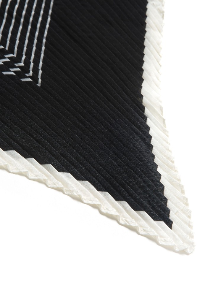 Lenco De Pescoco Plissado