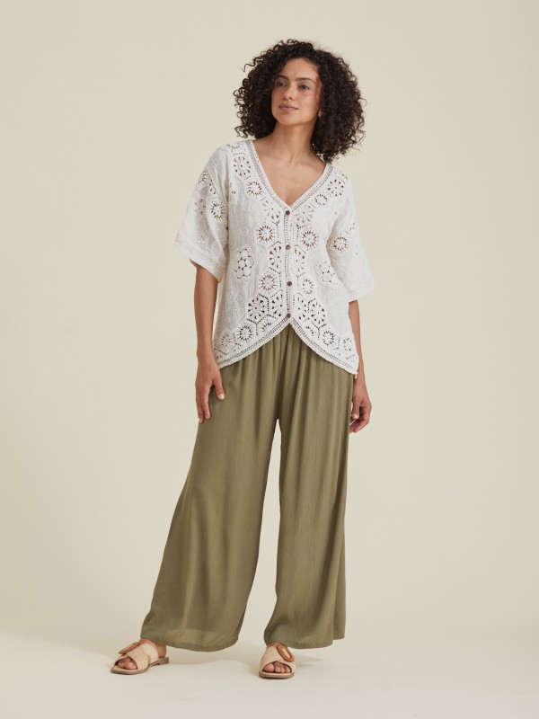 Blusa de Croche com Bordado Floral Blusa de Croche com Bordado Floral