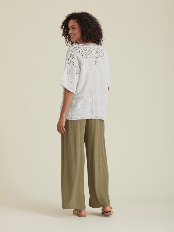 Blusa de Croche com Bordado Floral Blusa de Croche com Bordado Floral
