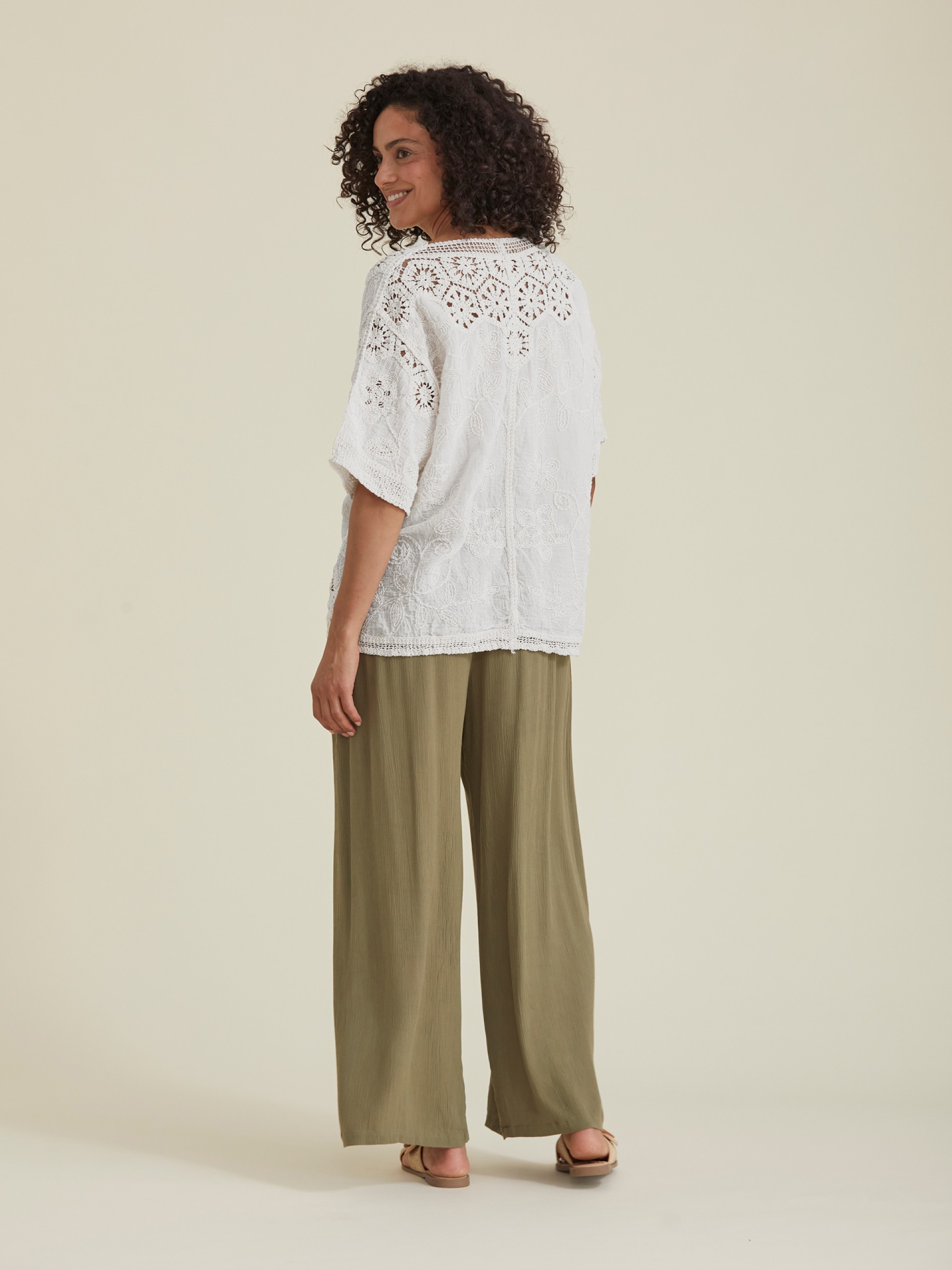 Blusa de Croche com Bordado Floral