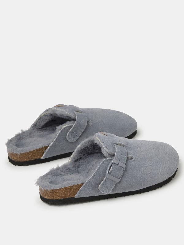 Sandalia solida em camurca Sandalia solida em camurca