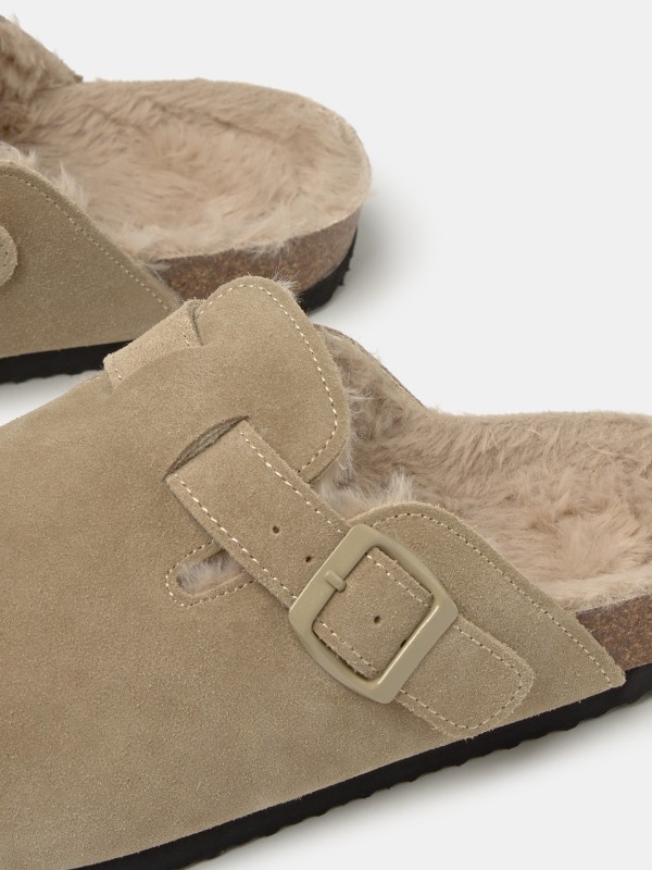 Sandalia solida em camurca