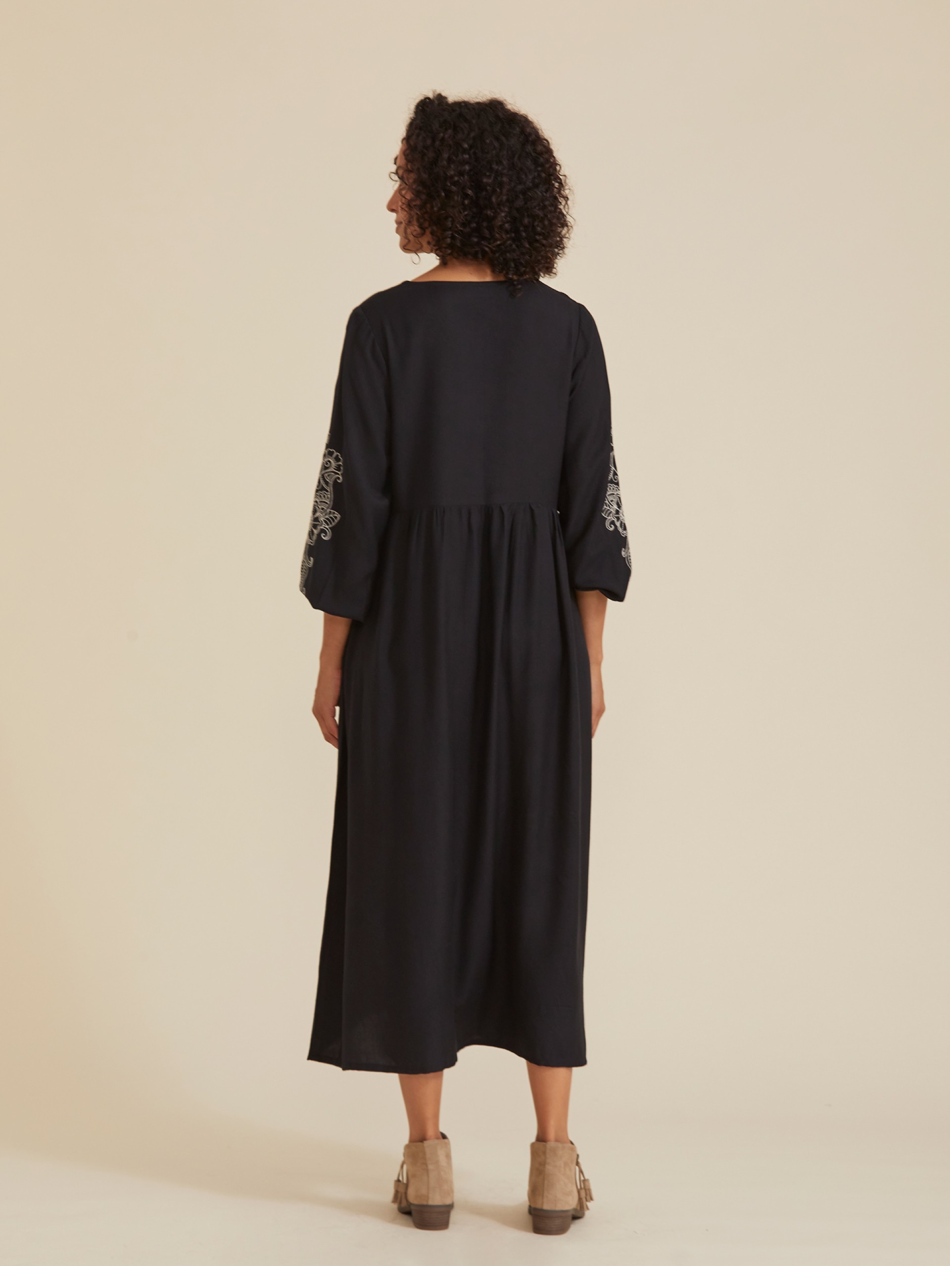 Vestido Curto Bordado