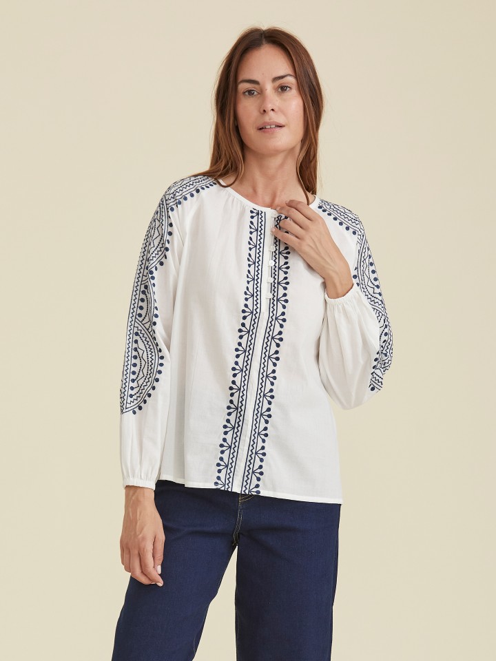 Blusa com Bordados