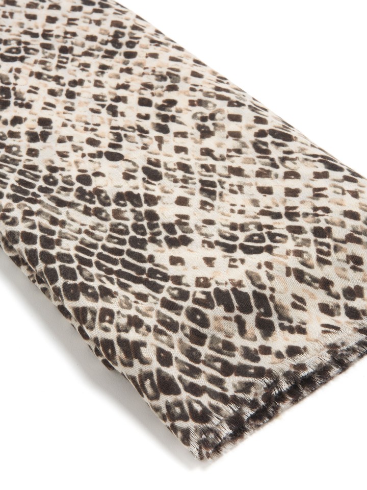Echarpe Com Padrao Animal Print
