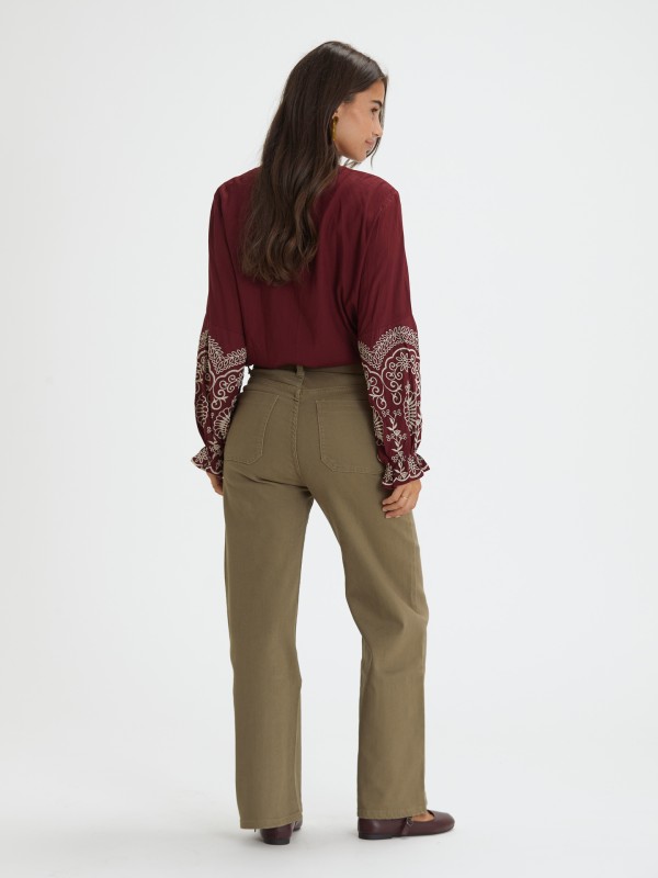Blusa com Bordado Etnico Blusa com Bordado Etnico