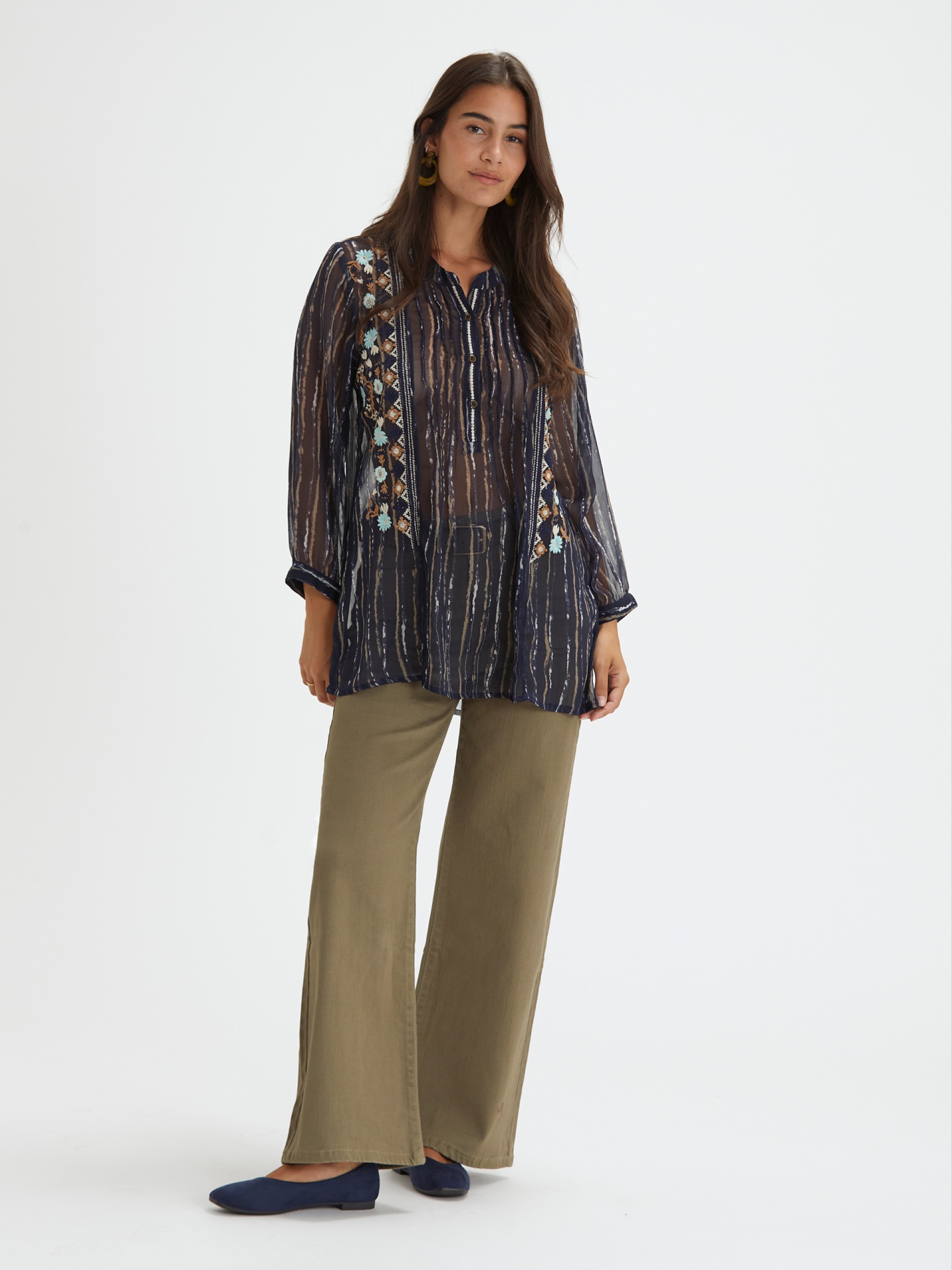 Blusa Azul com Bordados