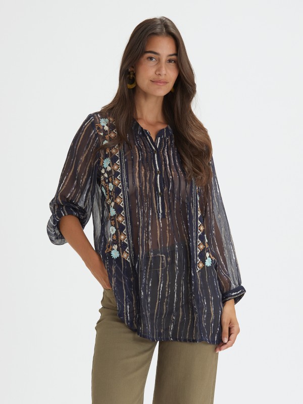 Blusa Azul com Bordados