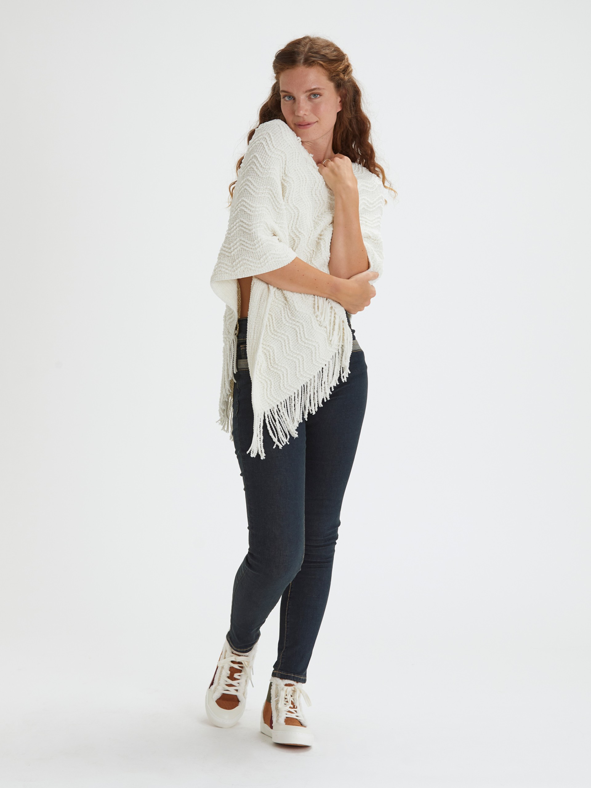 Poncho em Chenil Branco