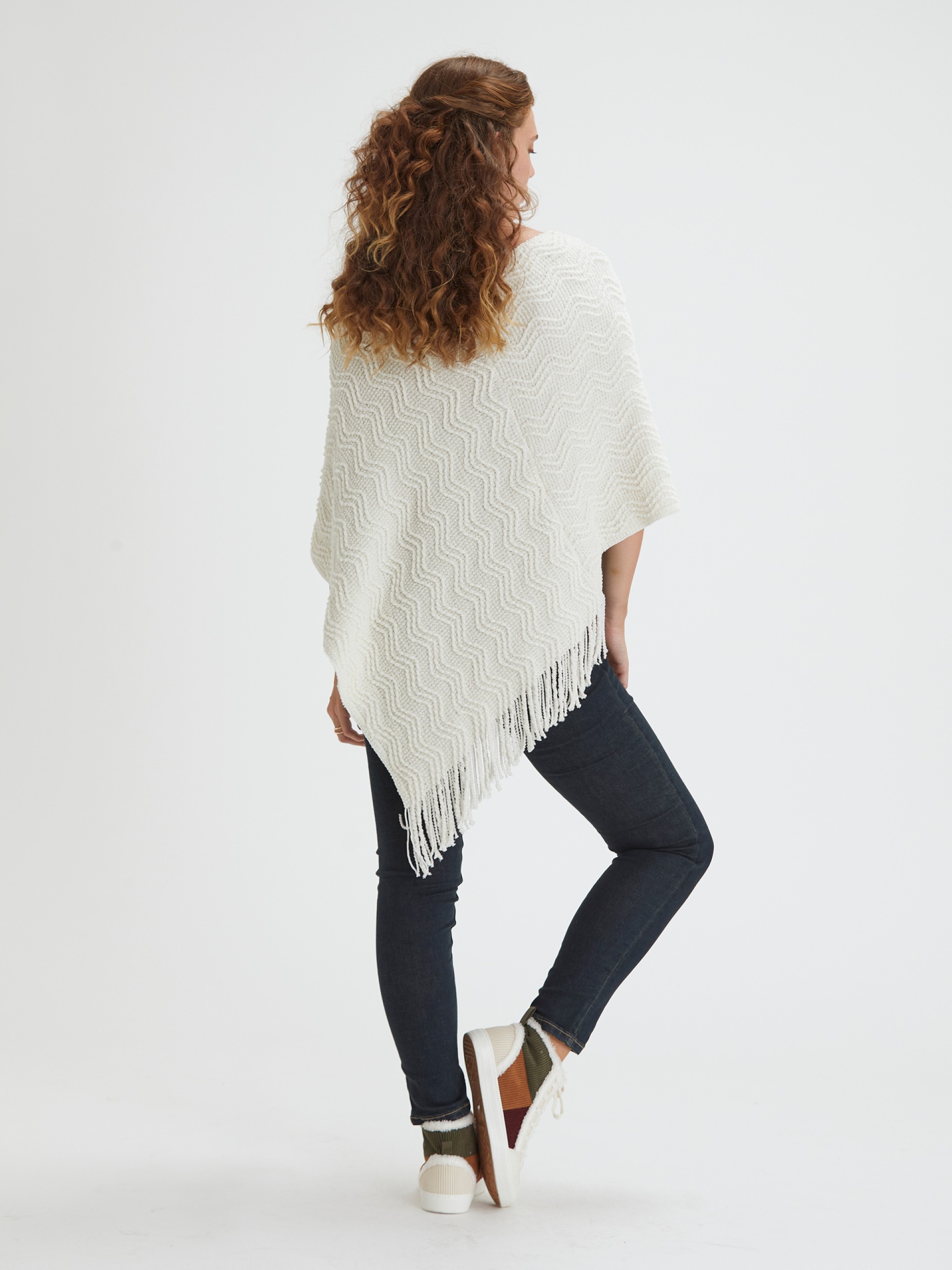 Poncho em Chenil Branco