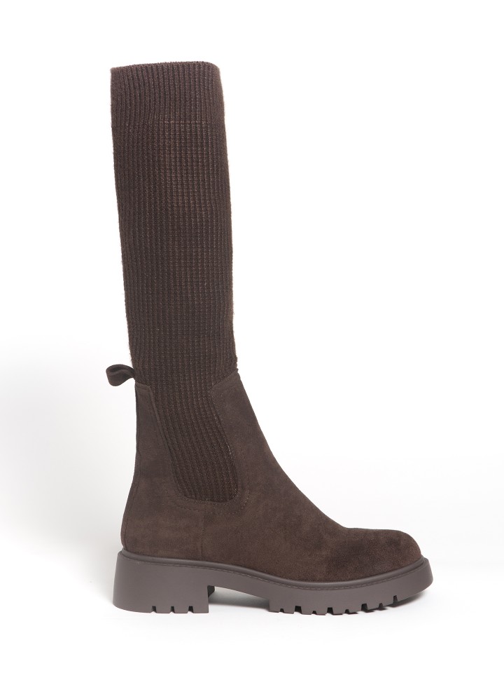 Bota em Imitacao de Camurca com Caneleira em Malha