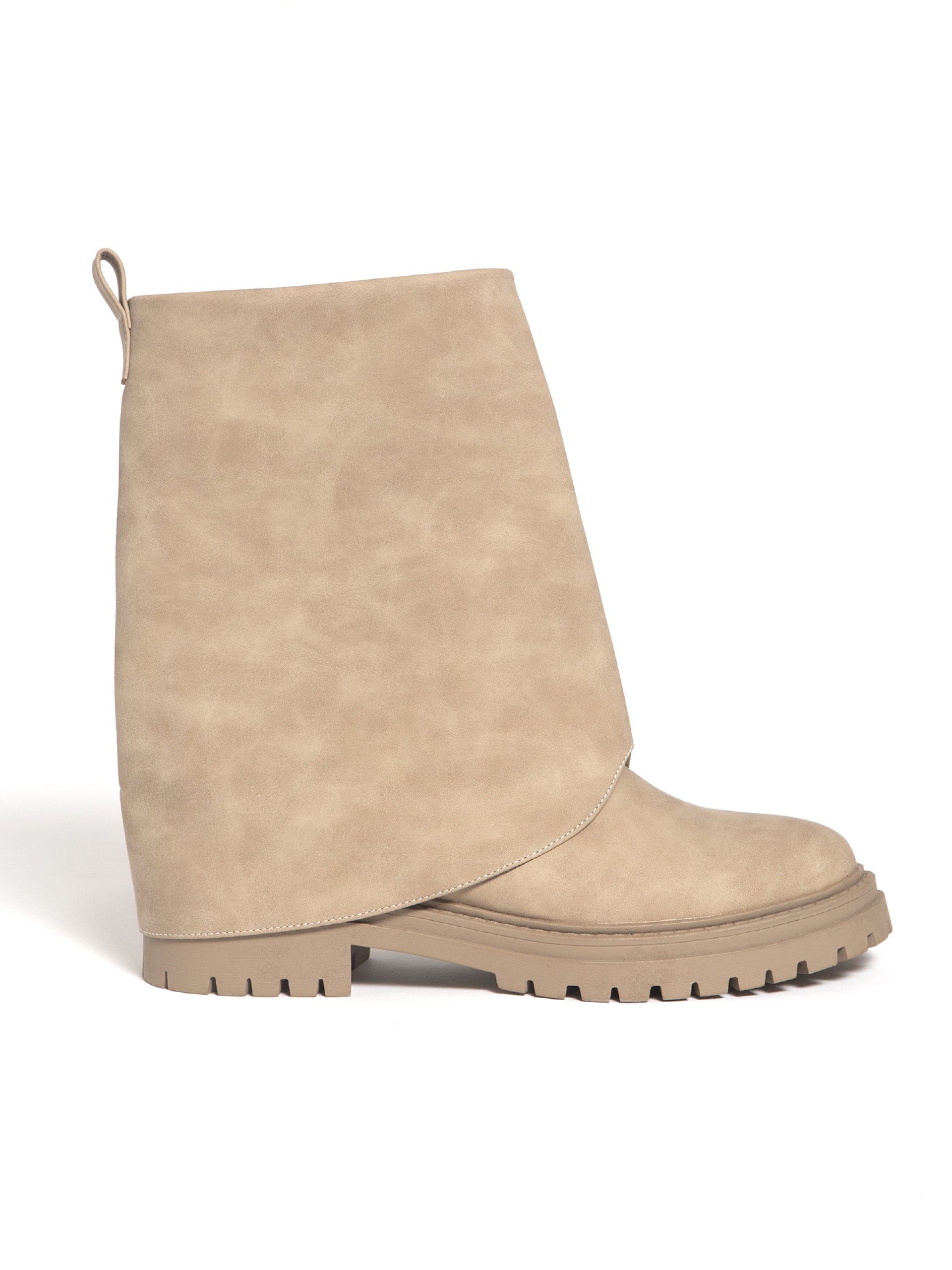 Bota em Imitacao de Camurca com Cano Dobrado