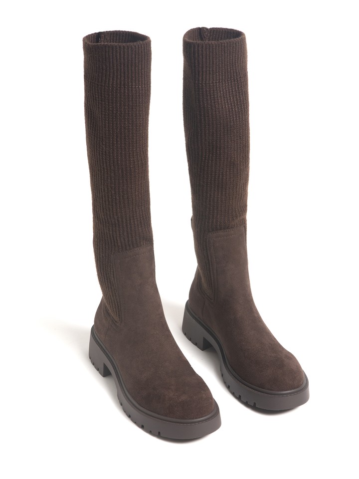 Bota em Imitacao de Camurca com Caneleira em Malha