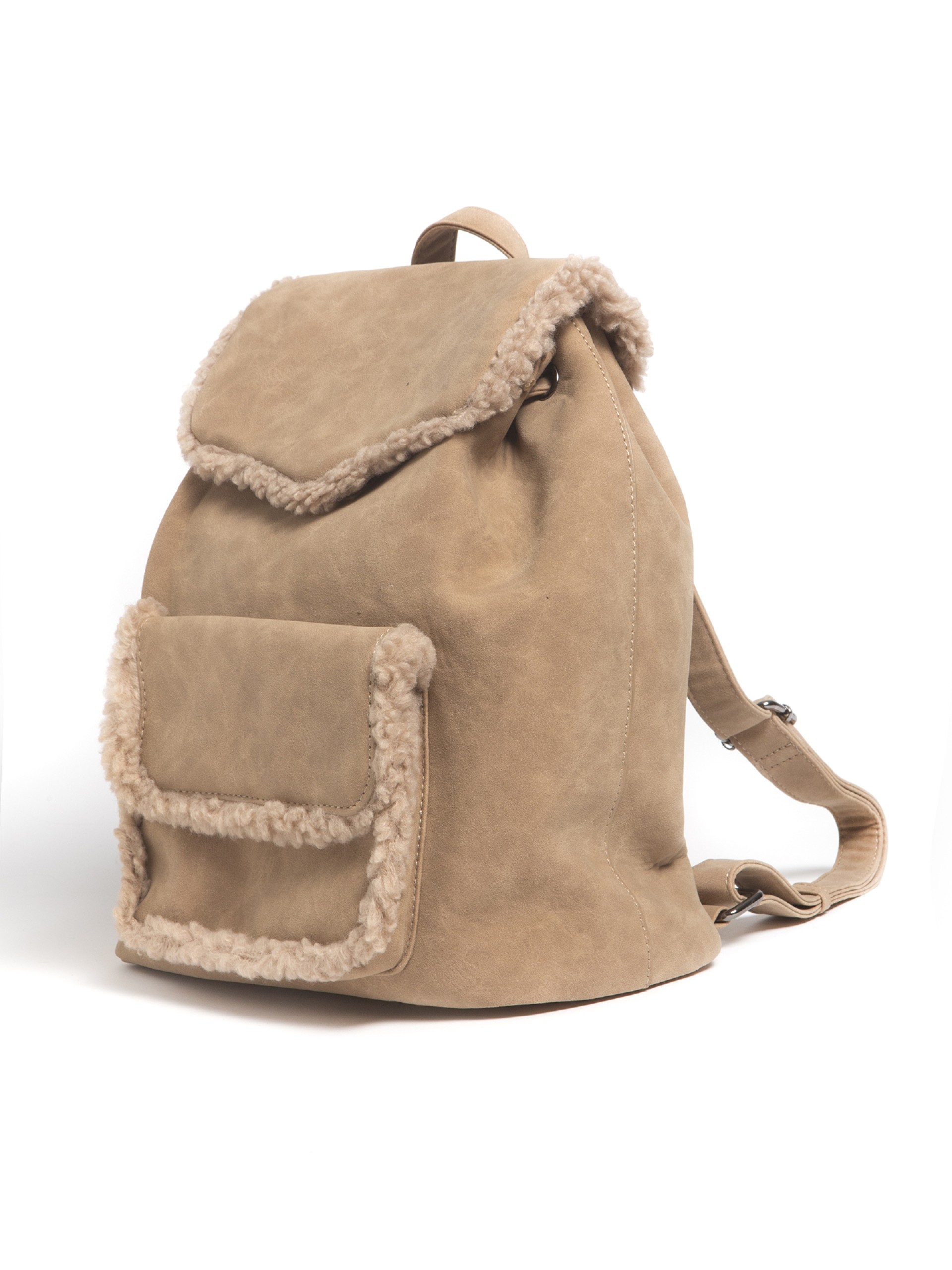 Mochila em Polipele com Detalhe em Pelo