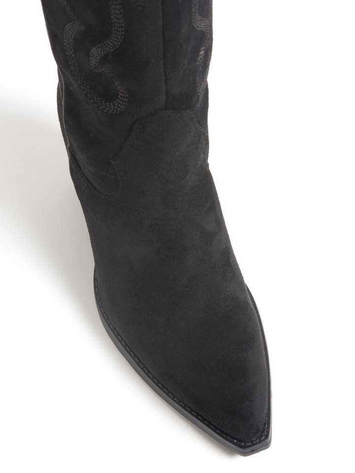 Bota Alta em Imitacao de Camurca com Bordado