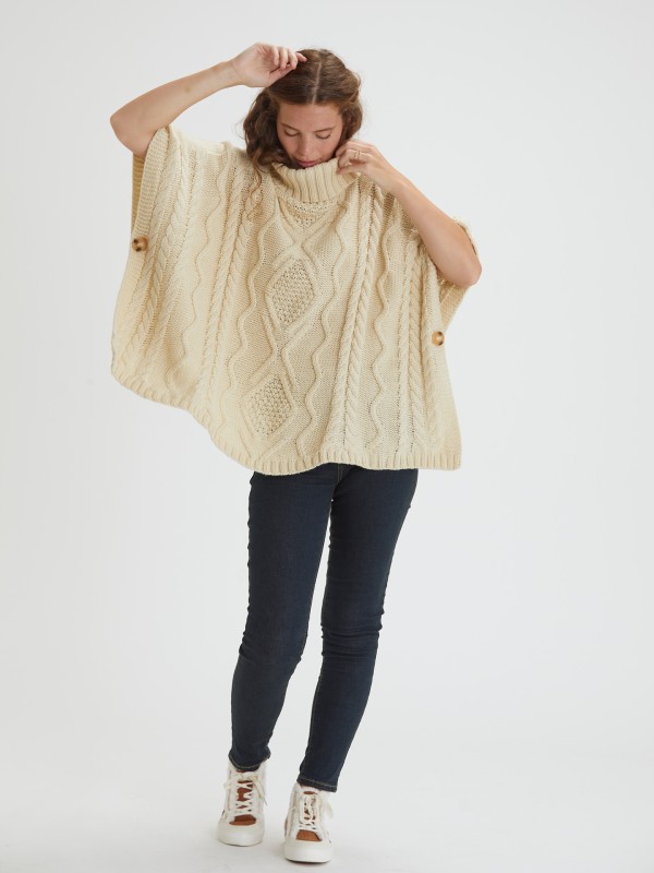 Poncho em Malha com Gola Poncho em Malha com Gola