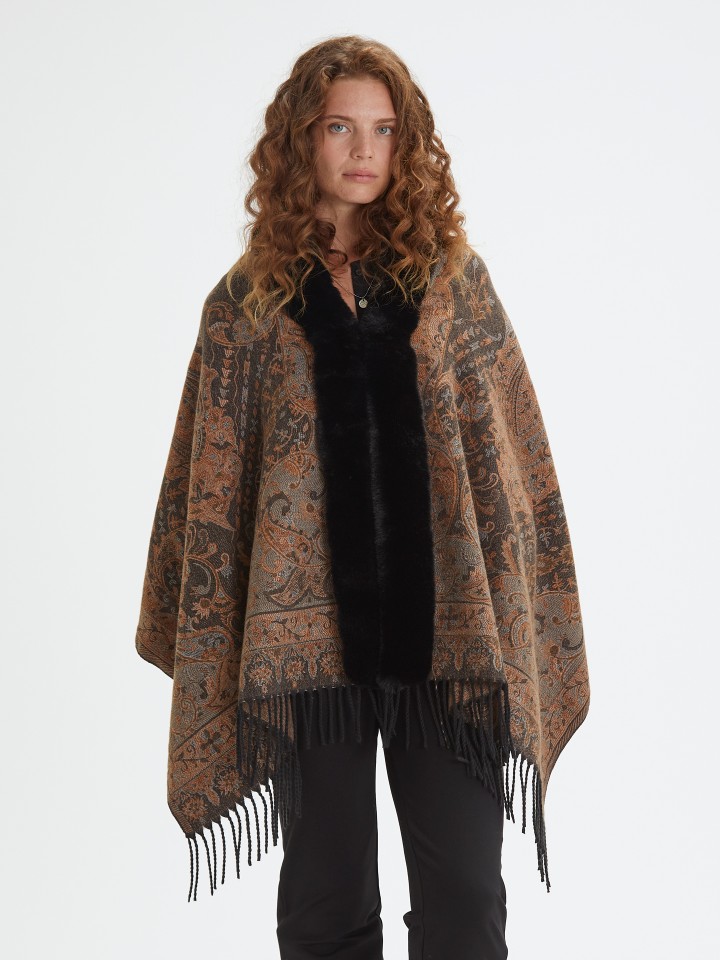 Capa Jacquard com Pelo