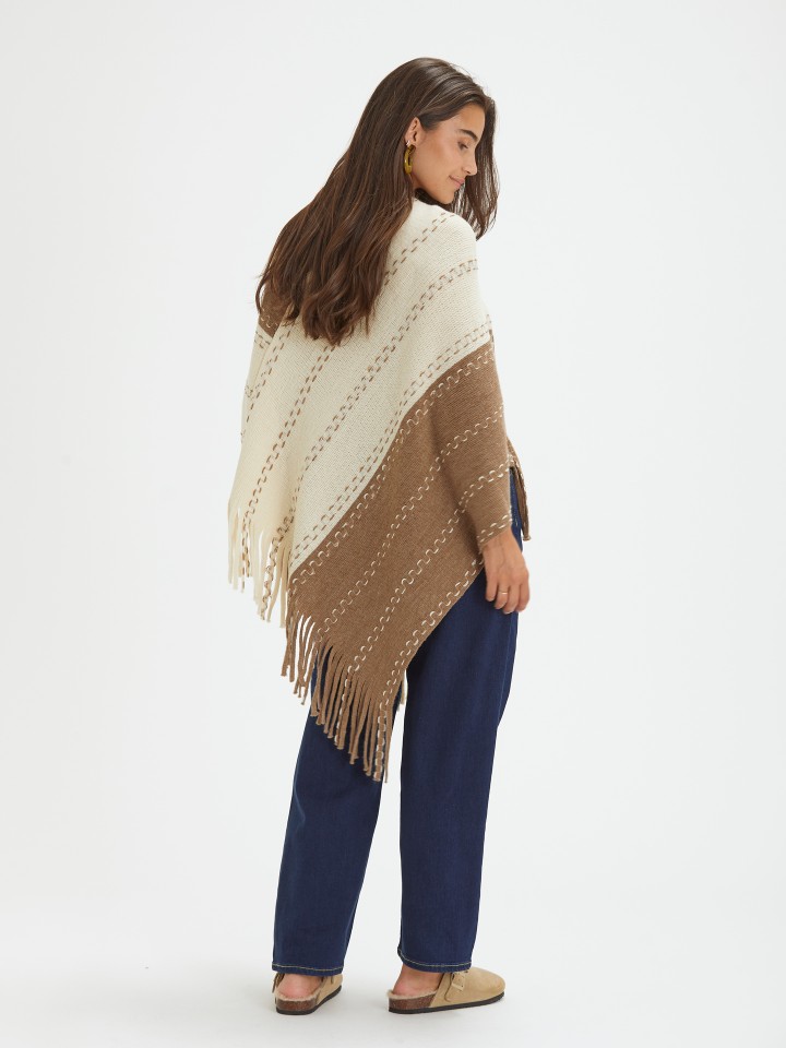Poncho em Malha com efeito Zigzag