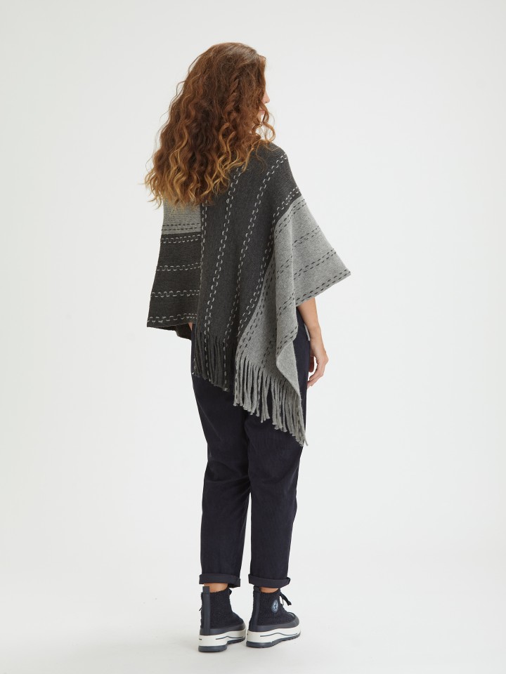 Poncho em Malha com efeito Zigzag