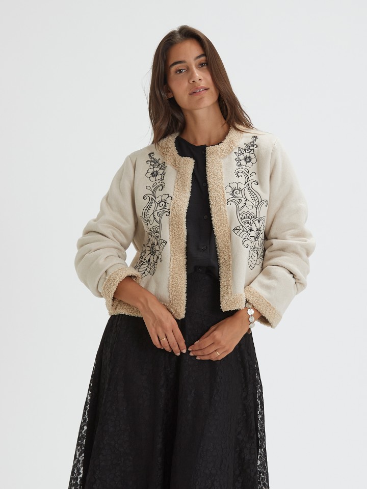 Casaco Bordado