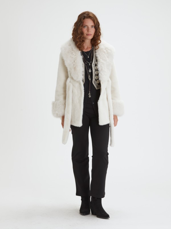 Casaco de Pelo Branco