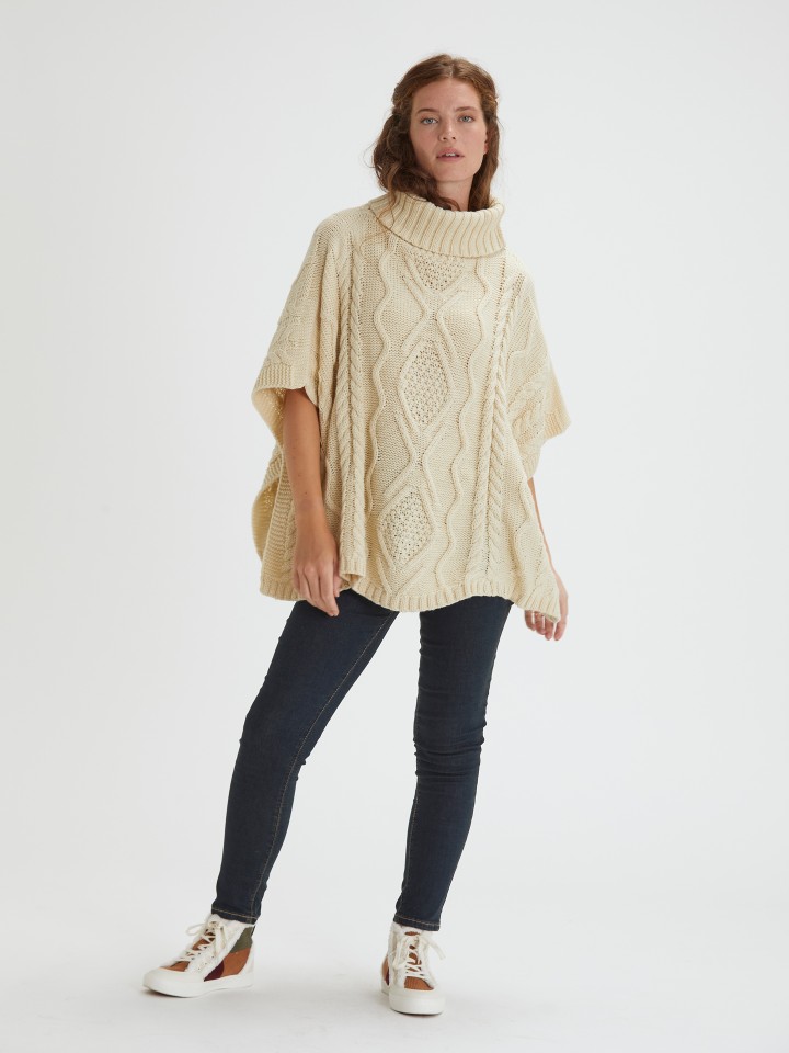 Poncho em Malha com Gola