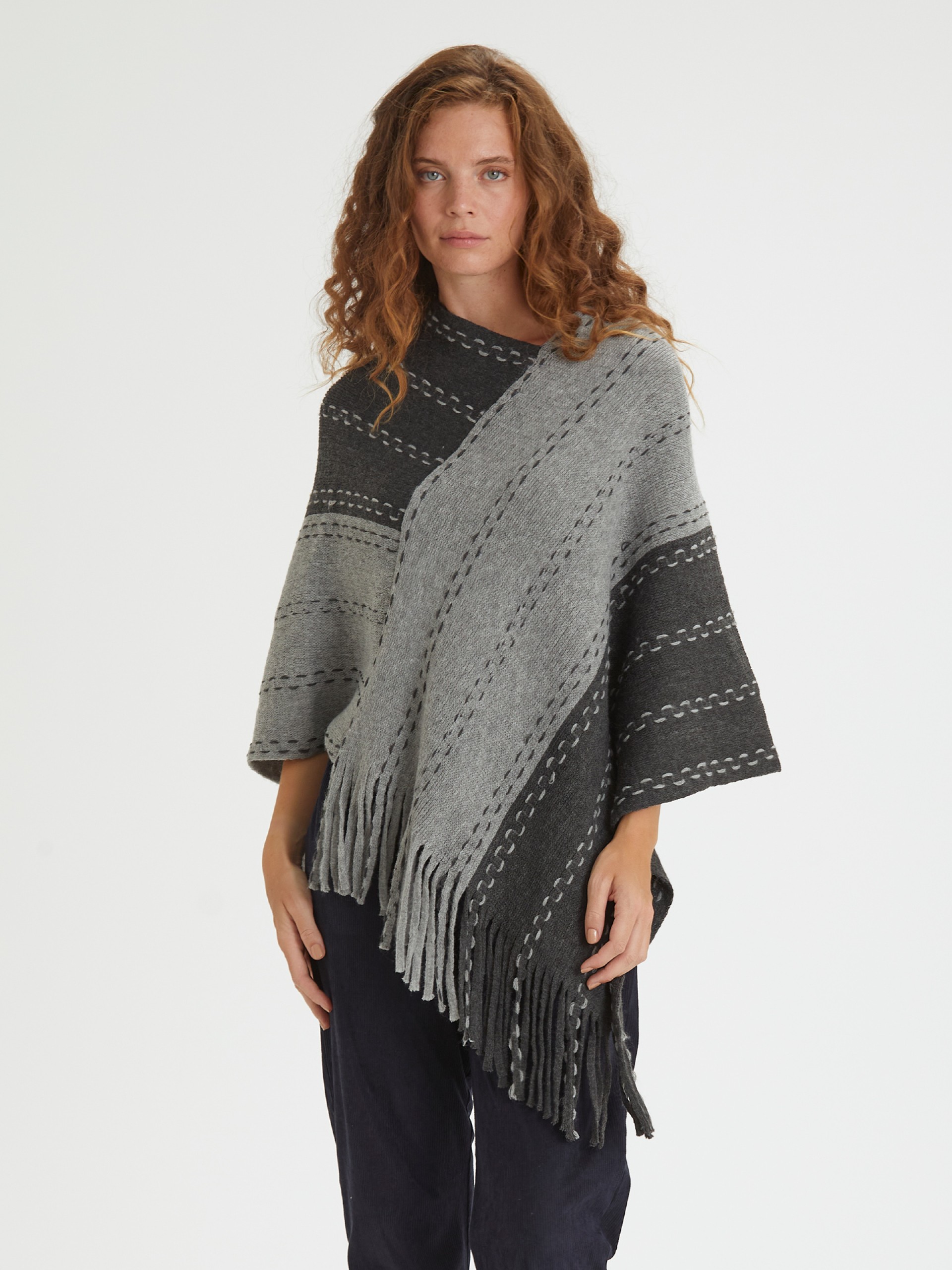 Poncho em Malha com efeito Zigzag