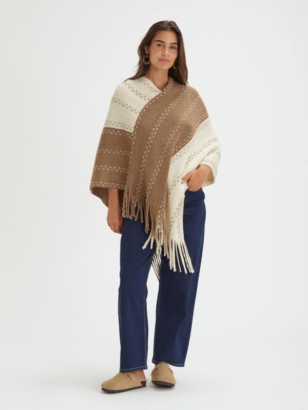 Poncho em Malha com efeito Zigzag
