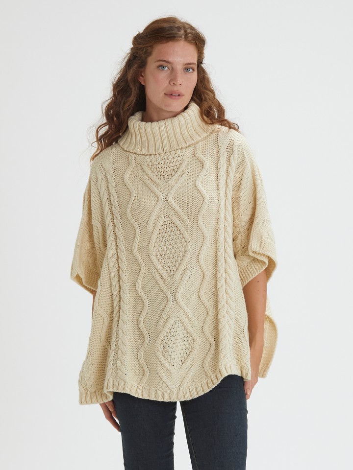 Poncho em Malha com Gola