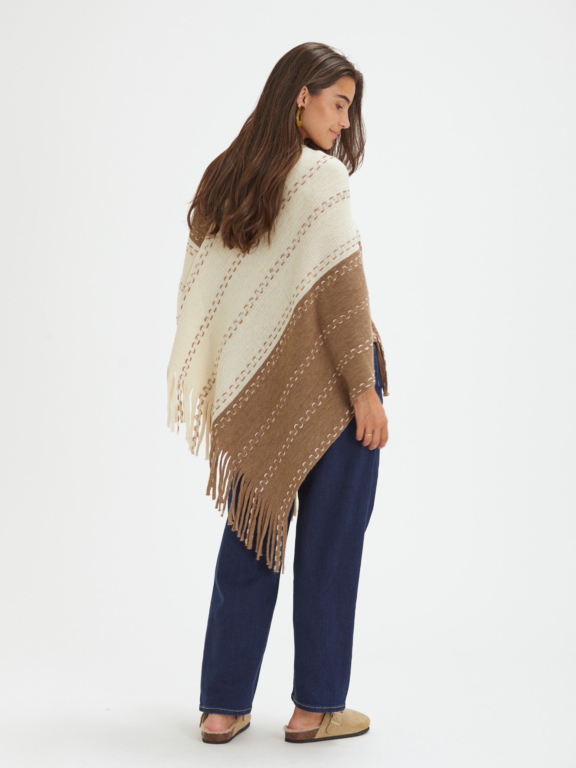 Poncho em Malha com efeito Zigzag