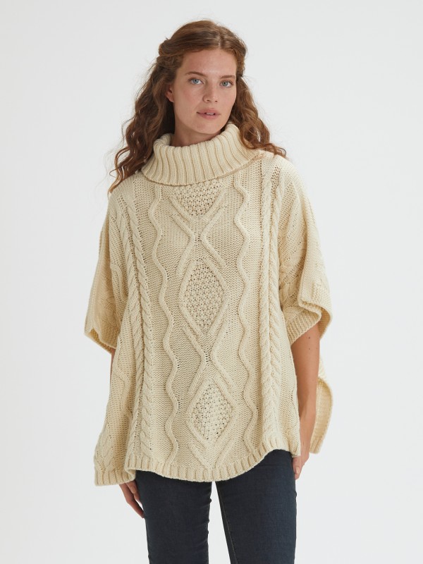 Poncho em Malha com Gola Poncho em Malha com Gola