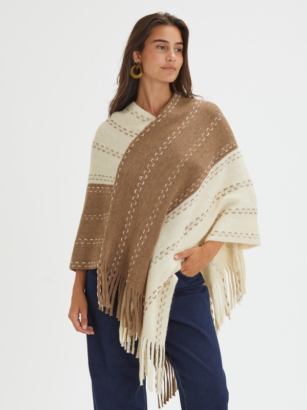 Poncho em Malha com efeito Zigzag