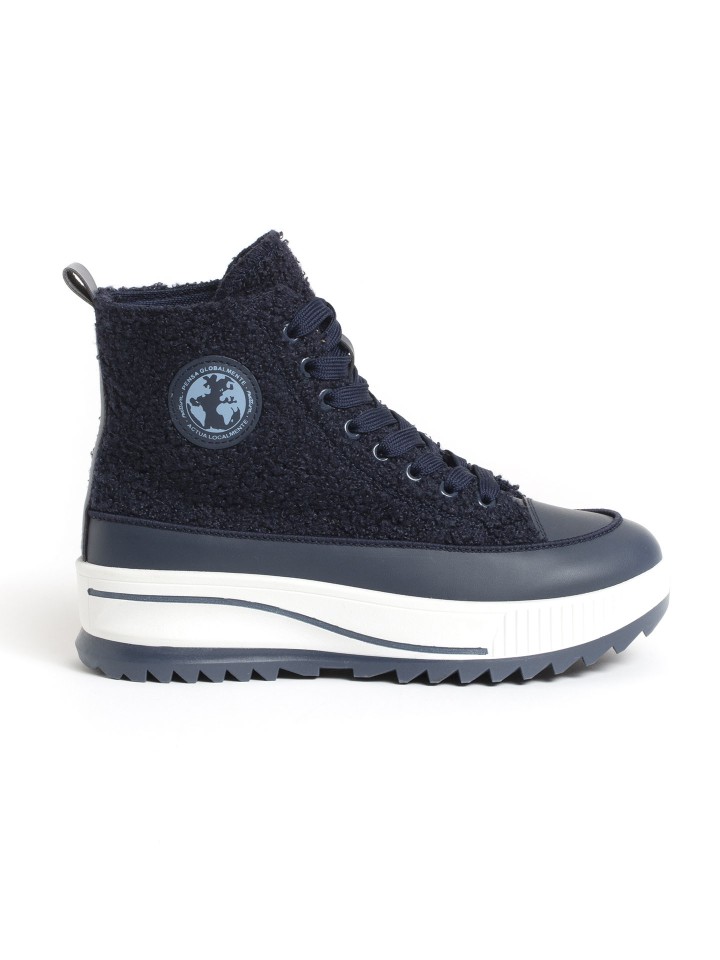 Tenis em  Pelo com Sola Plataforma