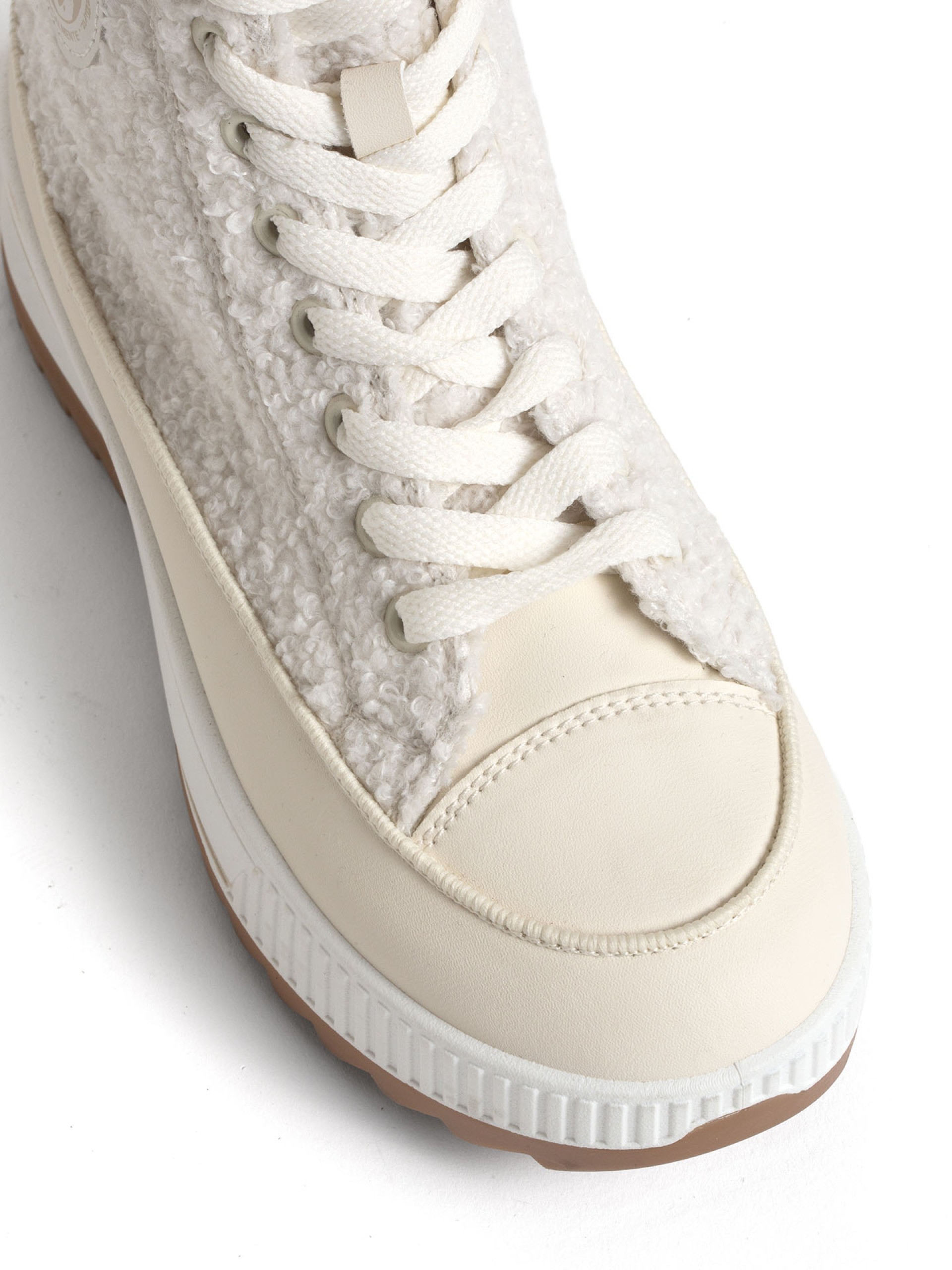 Tenis em Pelo com Sola Plataforma