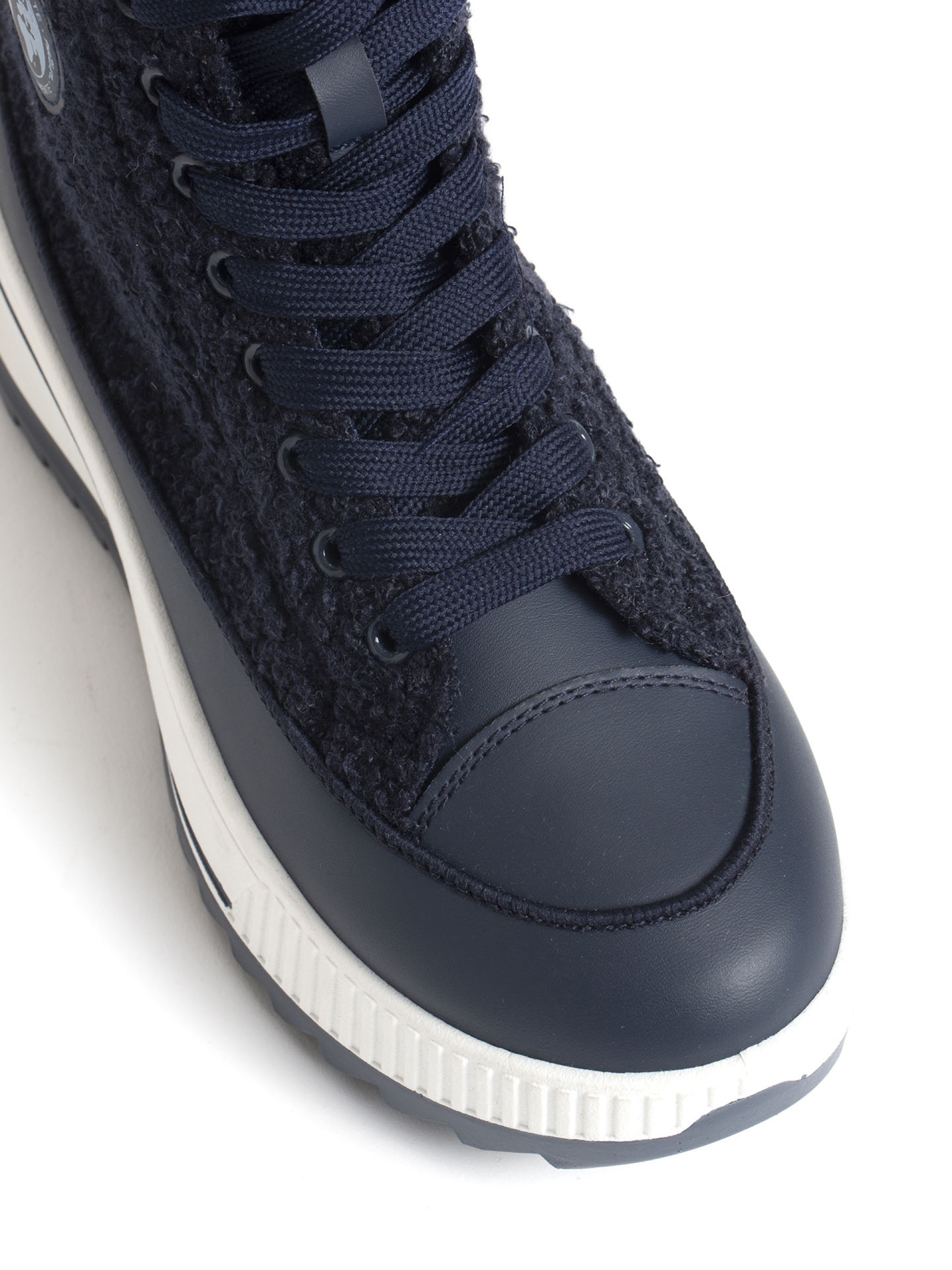 Tenis em Pelo com Sola Plataforma