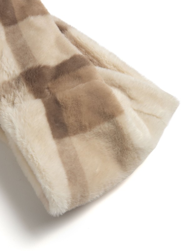 Gola em Efeito Pelo com Padrao aos Quadrados