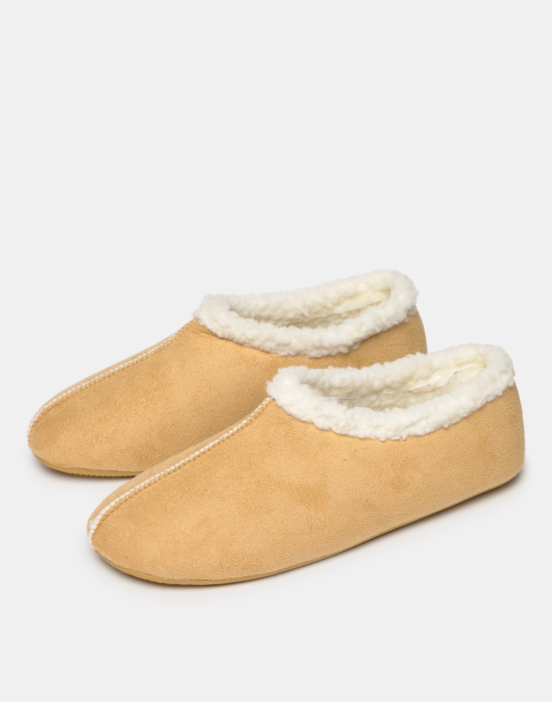 Chinelo fechado com efeito de couro