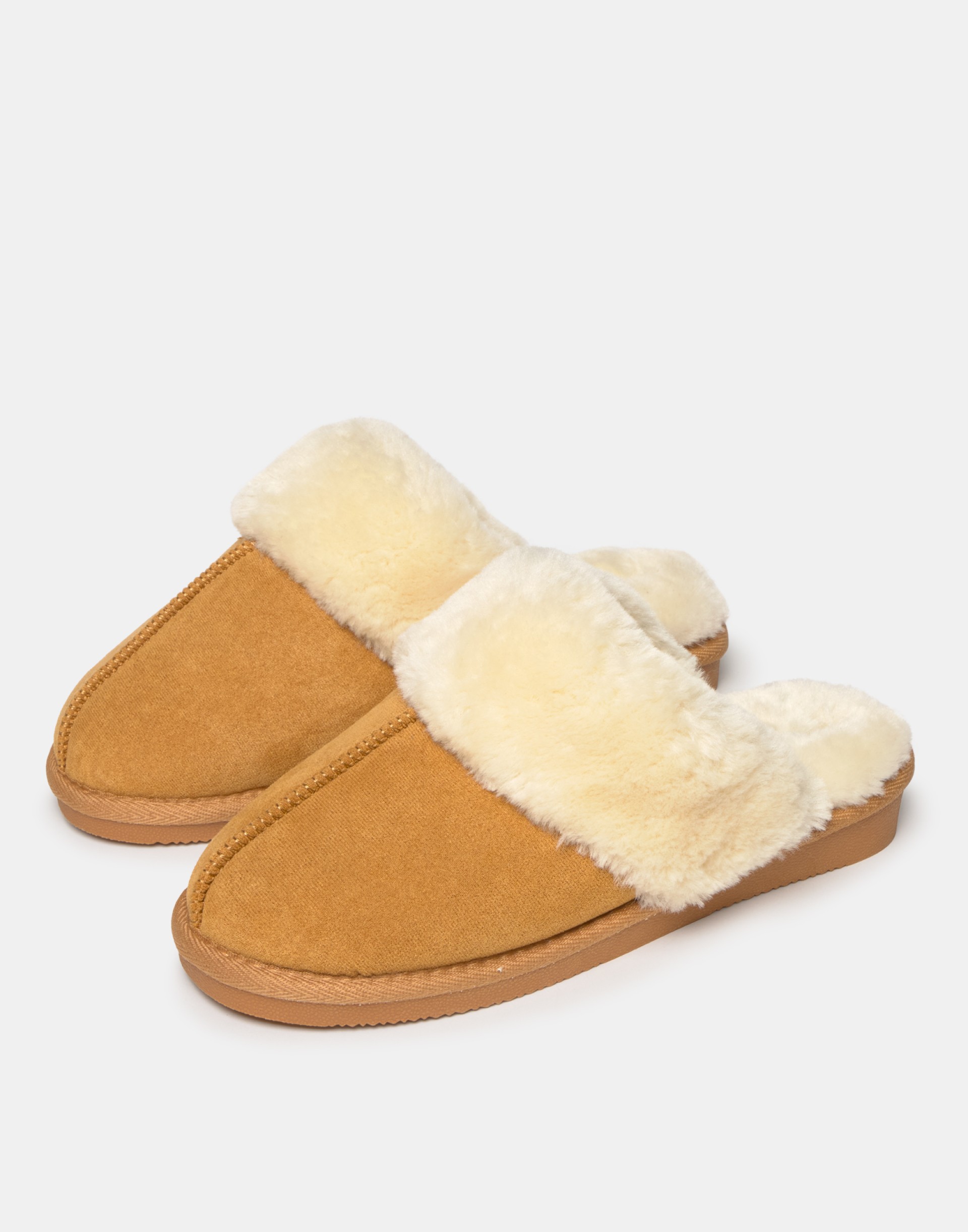 Pantufa em faux pele