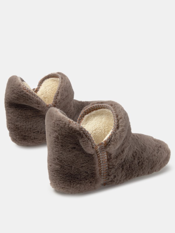 Bota com costura contrastante