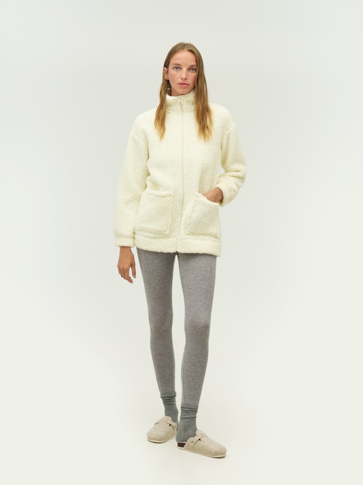 Casaco com Bolsos e Gola Alta