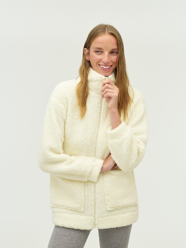 Casaco com Bolsos e Gola Alta