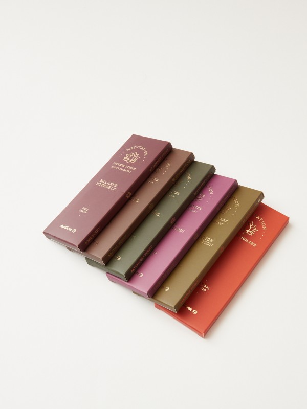 Conjunto de 5 varetas de incenso e suporte de madeira para incenso