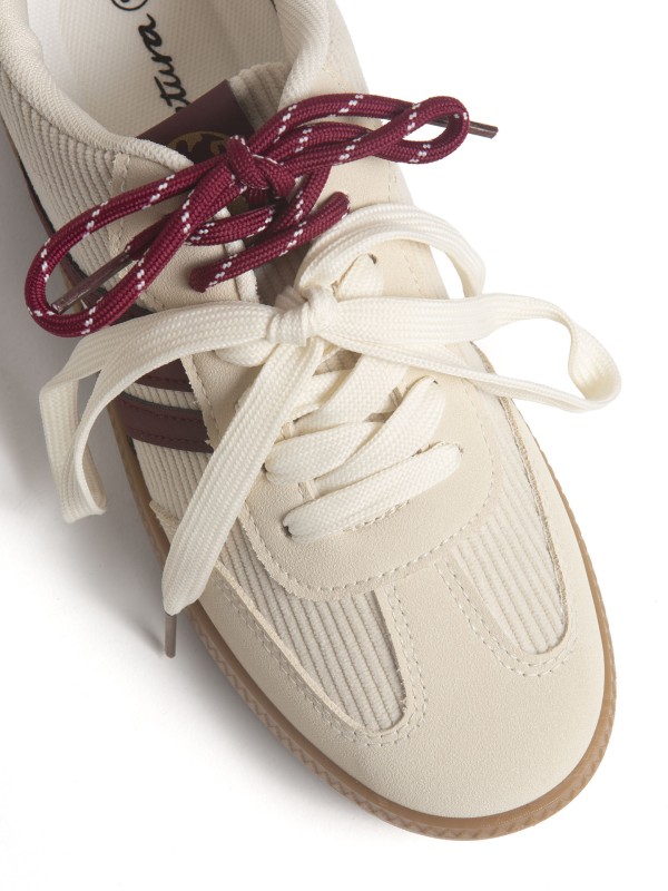 Sapatilha Casual em Material Canelado Sapatilha Casual em Material Canelado