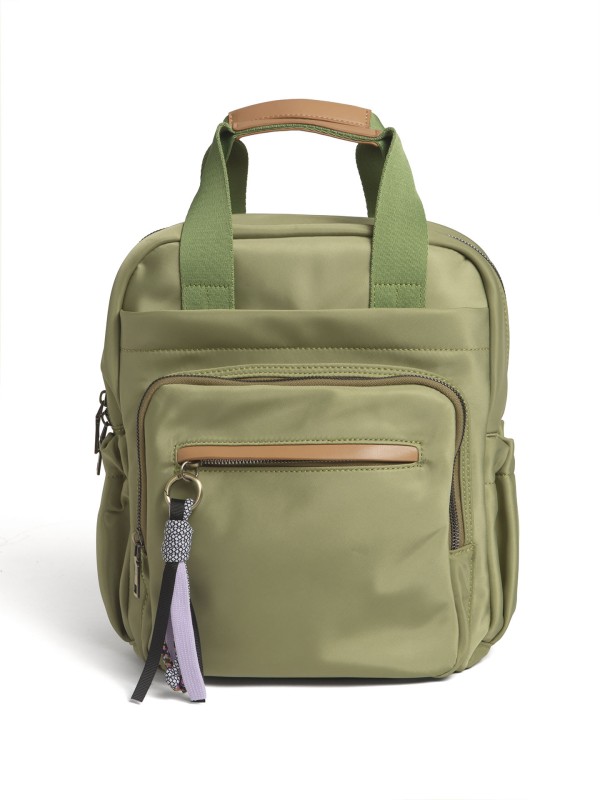 Mochila em Nylon com Bolso Frontal