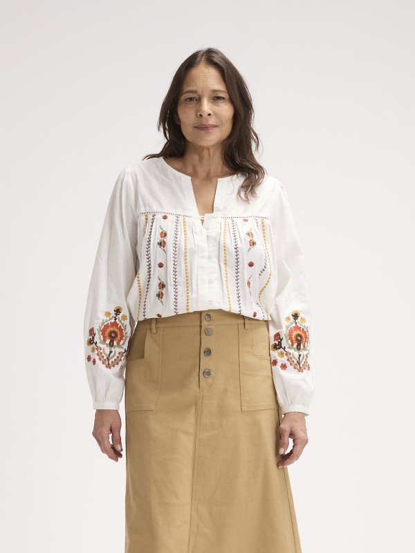Blusa Fluida com Bordados e Renda Blusa Fluida com Bordados e Renda