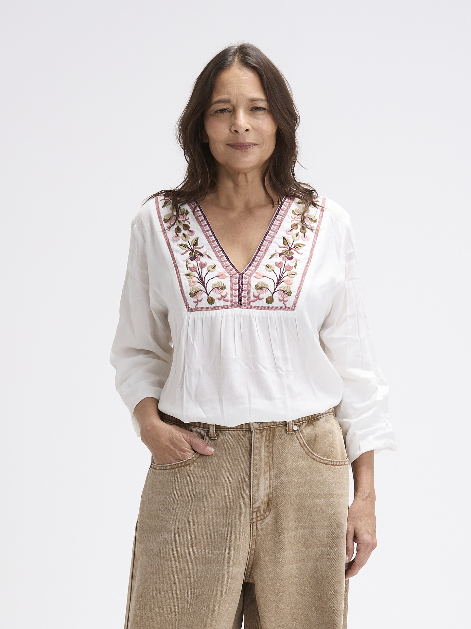 Blusa com Bordados Florais