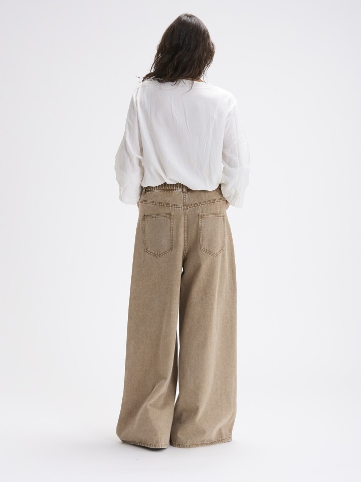 Blusa com Bordados Florais