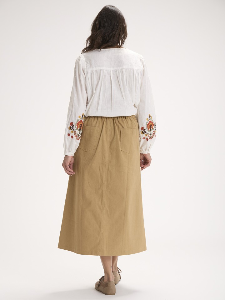 Blusa Fluida com Bordados e Renda