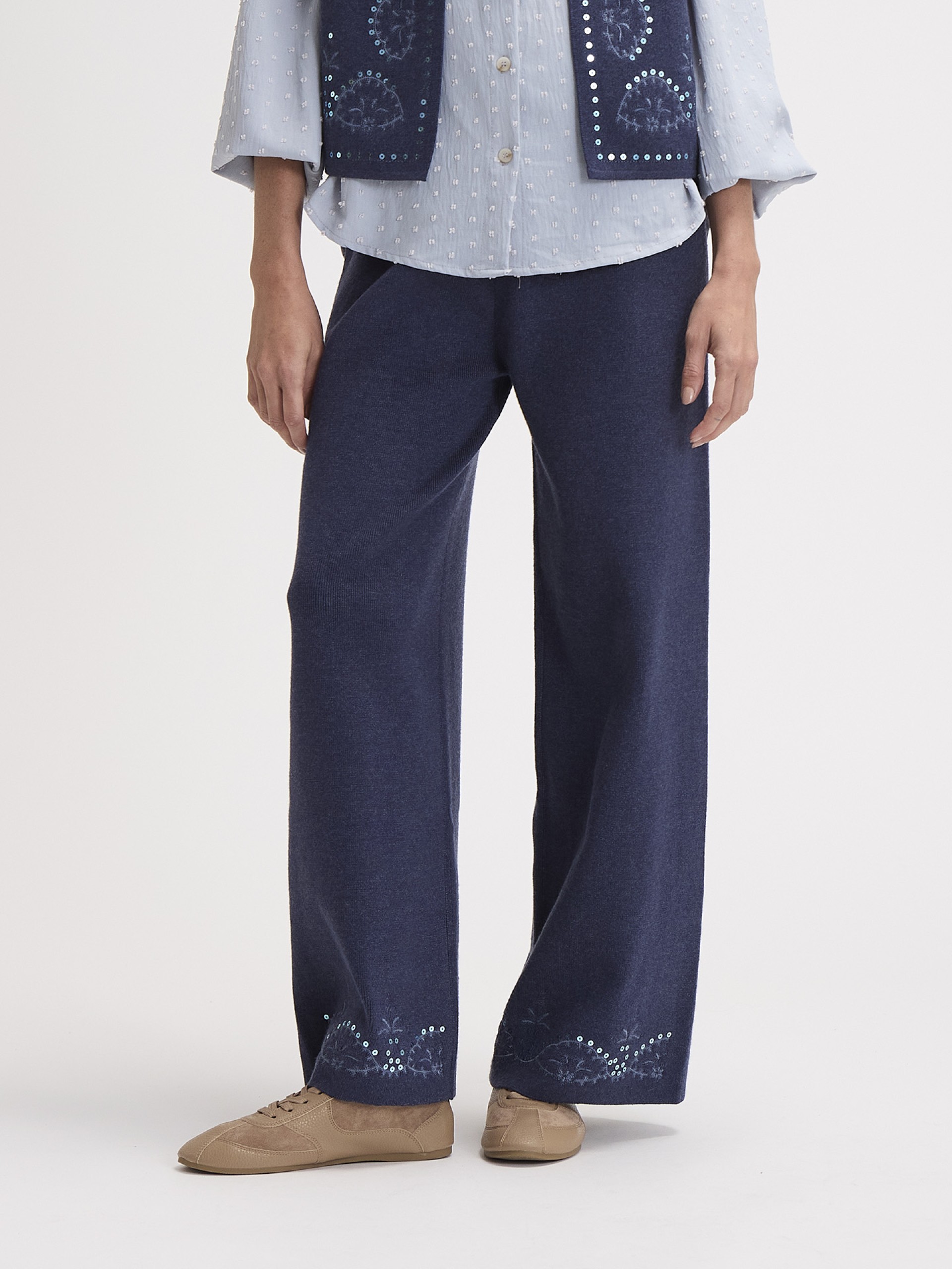 Calcas em Malha com Bordados