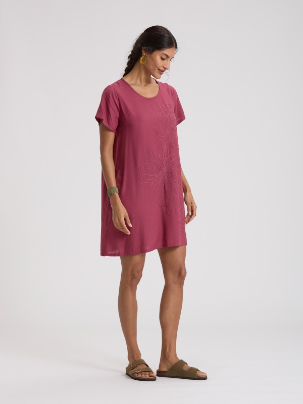 Vestido Curto com Bordados Florais Vestido Curto com Bordados Florais